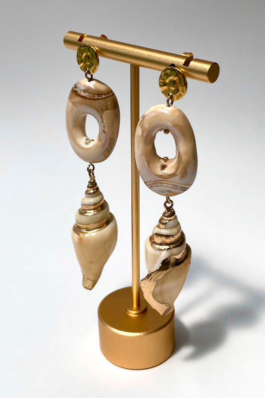 pendientes Olimpo de cerámica esmaltada y caracola natural