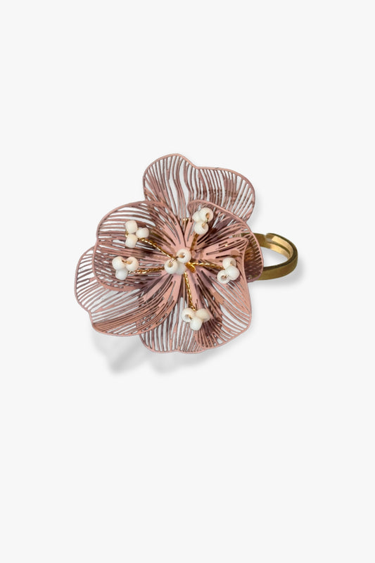 anillo Camélia ajustable acero inoxidable dorado con filigrana rosa